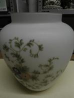 Vase ancien en verre blanc décoration florale, Antiquités & Art, Antiquités | Verre & Cristal, Enlèvement