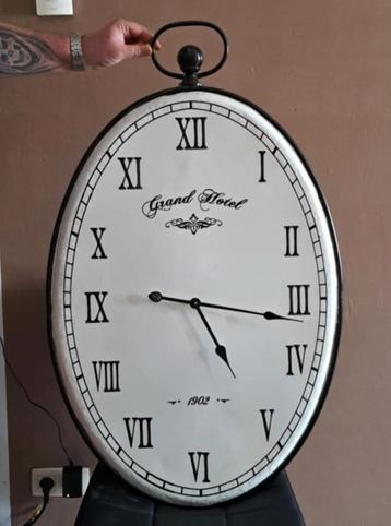 Grande horloge en métal, Enlèvement, Utilisé, Horloge murale