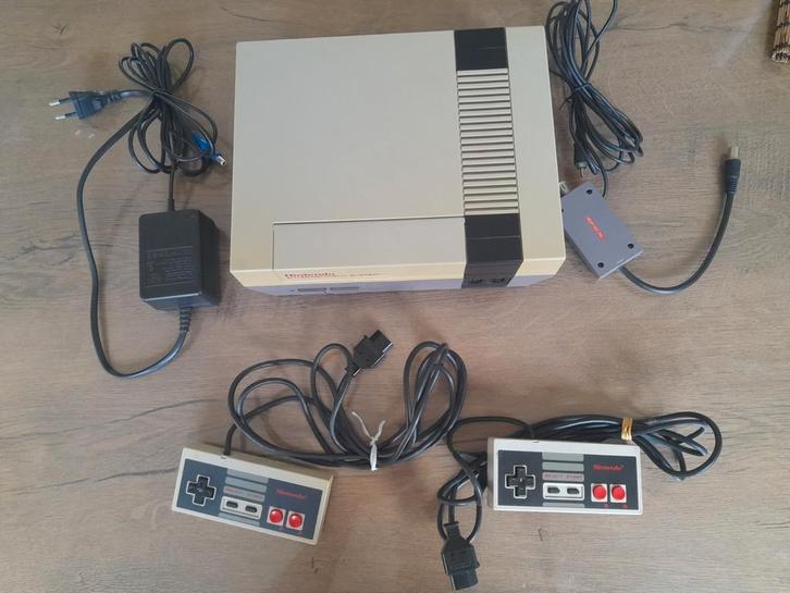 Console Nintendo Nes + câbles + 2 manettes, Consoles de jeu & Jeux vidéo, Consoles de jeu | Nintendo NES, Enlèvement