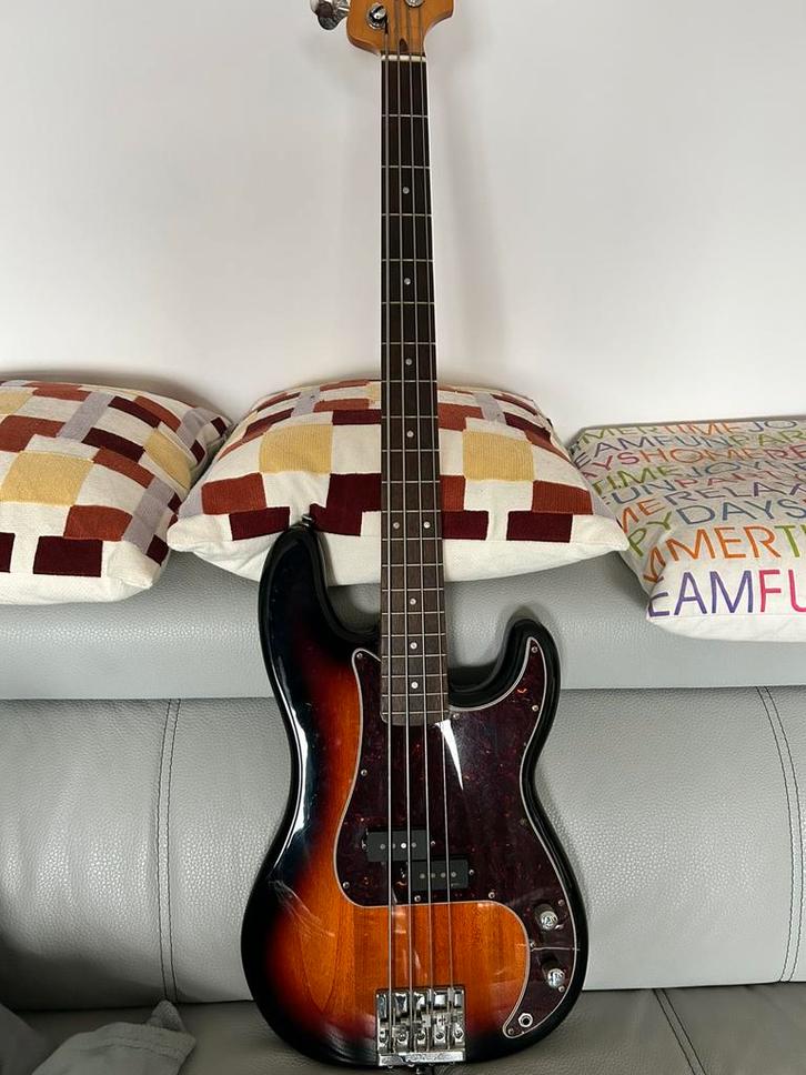 Squier Classic Vibe Precision + mods, Musique & Instruments, Instruments à corde | Guitares | Basses, Utilisé, Électrique, Enlèvement