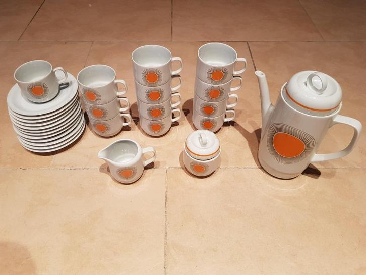 vintitch service 2 soorten, Huis en Inrichting, Keuken | Servies, Gebruikt, Bord(en), Ophalen