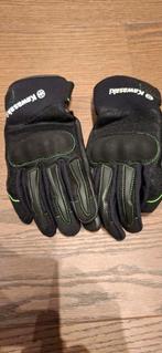 Kawaski moter handschoenen, Motoren