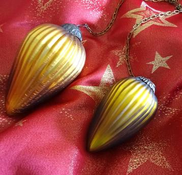 2 oude glazen goudkleurige kerstballen. Setprijs beschikbaar voor biedingen
