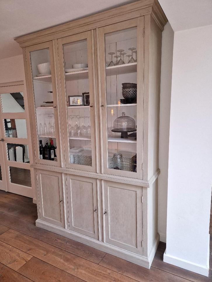Brocant landelijk vitrinekast buffetkast taupe grijs, Huis en Inrichting, Kasten | Vitrinekasten, Zo goed als nieuw, 200 cm of meer