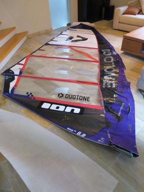 Duotone Warp_Fin 2024 6.8 in topstaat, Watersport en Boten, Windsurfen, Zo goed als nieuw, Zeil, Met draagtas, 5 tot 7 m², Ophalen