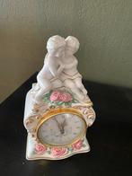 The first Embrace. Fine porcelain Cherub Clock, Antiek en Kunst, Ophalen of Verzenden
