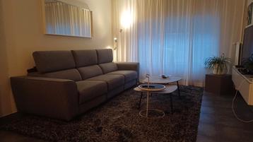 Lange driezit met drie relaxen beschikbaar voor biedingen