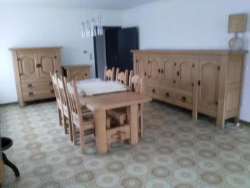 Antieke kasten , tafel en stoelen  beschikbaar voor biedingen