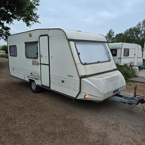 Caravan Adria met papieren 4 slaapplaatsen Badkamer camping, Caravans en Kamperen, Caravans, Bedrijf, tot en met 4, 750 - 1000 kg
