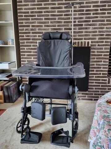 Rolstoel Rea Azalea Invacare met kantelmogelijkheid beschikbaar voor biedingen