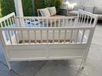Berceau vintage en bois peint blanc (à donner), Ophalen, Gebruikt, 70 cm of minder, Wit