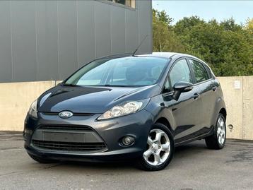 FORD FIESTA 1.2 BENZINE, AIRCO, NAVIGATIE, HEEL PROPER beschikbaar voor biedingen