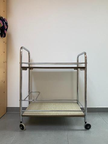 Vintage trolley beschikbaar voor biedingen