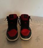 Jordan 1 taille moyenne 41, Sports & Fitness, Basket, Comme neuf, Enlèvement ou Envoi