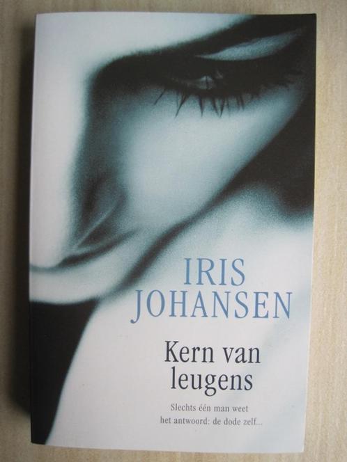 100 - Kern van leugens - Iris Johansen, Boeken, Thrillers, Zo goed als nieuw, Amerika, Ophalen of Verzenden