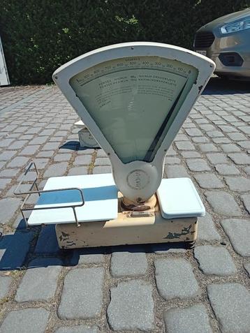 Vintage winkel weegschaal  beschikbaar voor biedingen