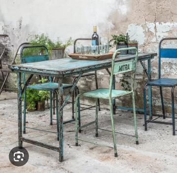 Indiase eettafel met inklapbare poten beschikbaar voor biedingen