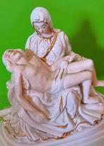 Pietà van Michelangelo in biscuit porselein., Antiek en Kunst, Antiek | Religieuze voorwerpen, Ophalen of Verzenden