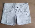 Jeansshort TRF maat 36, Vêtements | Femmes, Jeans, W28 - W29 (confection 36), Enlèvement ou Envoi, Comme neuf, Blanc