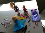 Barbiepop + 2 nepbarbies in kapsalon, Zo goed als nieuw, Ophalen