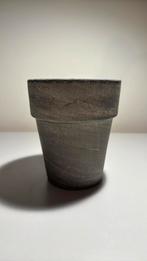 Grijze bloempot, Ophalen