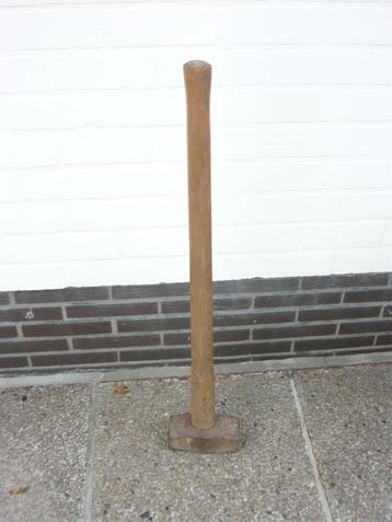 Grote voorhamer beschikbaar voor biedingen