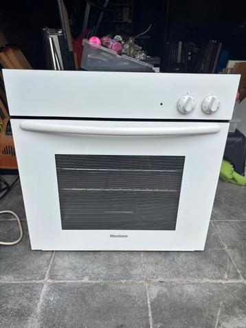Four encastrable Blomberg Blanc disponible aux enchères