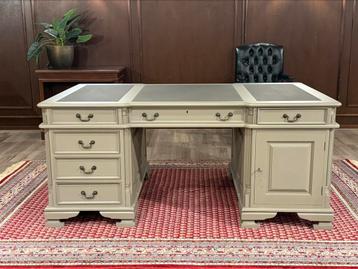 Klassiek Engels bureau (partnerdesk) #535 beschikbaar voor biedingen