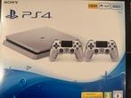 Playstation 4 Slim 500gb Zilver + 2 controllers +laadstation, Ophalen of Verzenden, Zo goed als nieuw