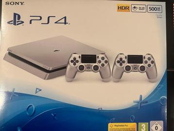 Playstation 4 Slim 500gb Zilver + 2 controllers +laadstation beschikbaar voor biedingen