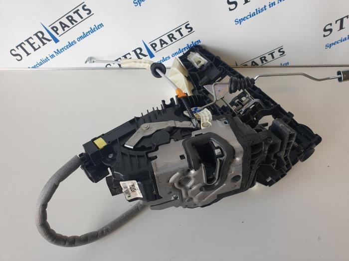 Deurslot Mechaniek 4Deurs rechts-voor van een Mercedes S-Kla, Auto-onderdelen, Carrosserie, Mercedes-Benz, Gebruikt, 3 maanden garantie