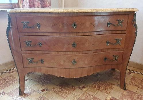 Belle commode galbée en bois et dessus marbre, Maison & Meubles, Armoires | Commodes, Utilisé, Enlèvement