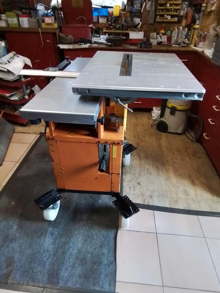 Houtcombiné op stevige kader met grote wielen, Doe-het-zelf en Bouw, Gereedschap | Zaagmachines, Gebruikt, Cirkelzaag, Ophalen