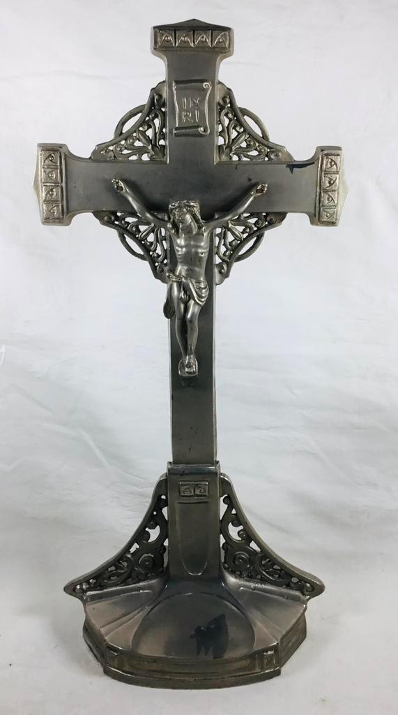 Antiek Art Nouveau staand kruisbeeld tin zamak JMPC België, Antiek en Kunst, Antiek | Religieuze voorwerpen, Ophalen of Verzenden