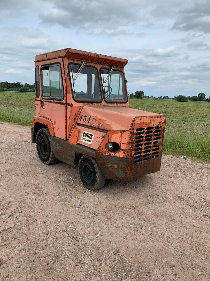 Clark traktor, Vliegtuig trekker., Hobby en Vrije tijd, Overige Hobby en Vrije tijd, Ophalen of Verzenden