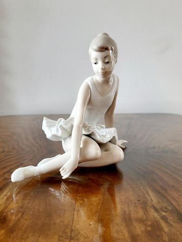 Statue de ballerine Nao, Lladro, Enlèvement ou Envoi