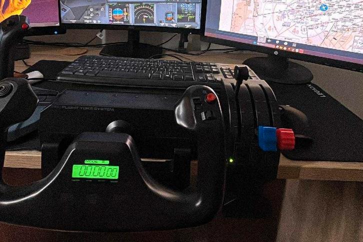 Logitech G Saitek Pro Flight Yoke, Computers en Software, Joysticks, Zo goed als nieuw, Ophalen
