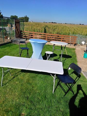 Staan en buffet tafels beschikbaar voor biedingen