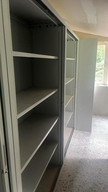 BUREAU KASTEN TE KOOP MET DICHTBARE BERGING DEUREN beschikbaar voor biedingen