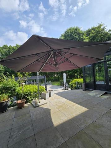 Zweefparasol 3x3 m beschikbaar voor biedingen