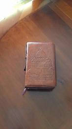 Missaal in lederen etui, Ophalen