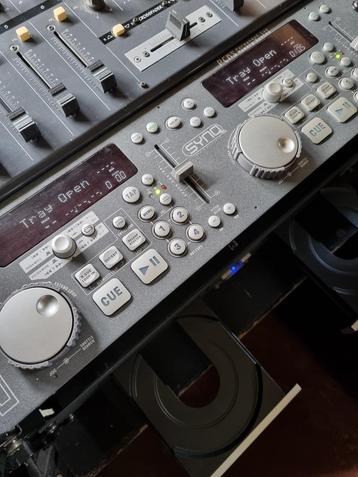 Synq dubbele cd speler beschikbaar voor biedingen