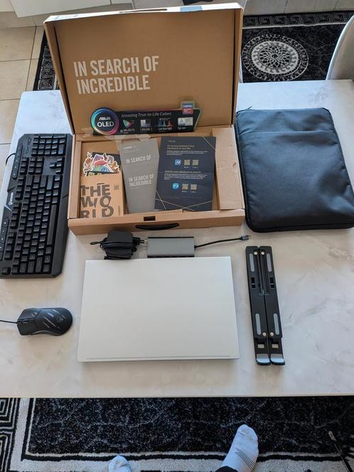Asus Vivobook 15 OLED met accessories, Computers en Software, Windows Laptops, Zo goed als nieuw, Ophalen