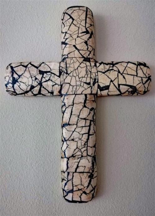 Kruisje wand gelamineerd hout, Antiek en Kunst, Antiek | Religieuze voorwerpen, Ophalen of Verzenden