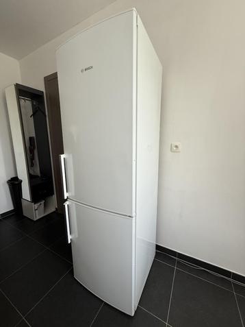 Frigo combiné Bosch très bon état, Electroménager, Réfrigérateurs & Frigos, 160 cm ou plus, Comme neuf, Enlèvement, 200 litres ou plus