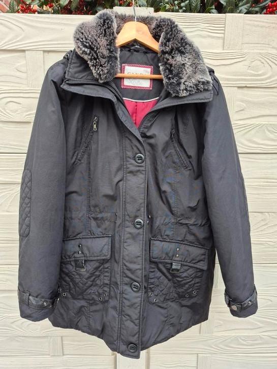 Zwarte winterjas met afneembare kap afgewerkt met faux bont, Kleding | Dames, Jassen | Winter, Gedragen, Maat 46/48 (XL) of groter