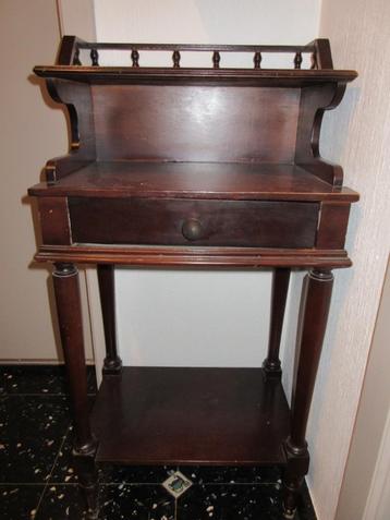 Vintage bijzettafeltje. beschikbaar voor biedingen