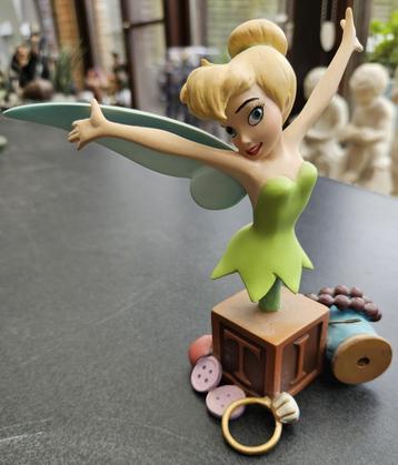 Disney beeldje Tinkerbel Met Naaigerief beschikbaar voor biedingen
