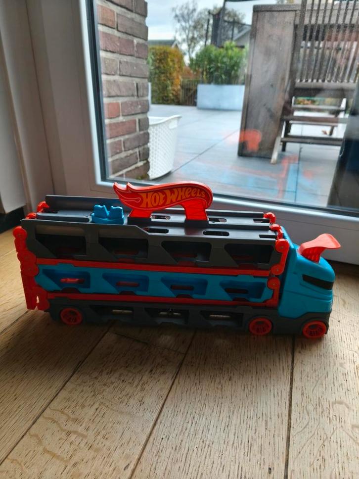 Hot wheels vrachtwagen met rijbaan., Doe-het-zelf en Bouw, Gereedschapskisten, Ophalen