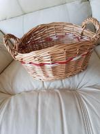 Mooi rieten mandje met rood en wit, nieuwe staat, Huis en Inrichting, Woonaccessoires | Schalen en Manden, Ophalen, Zo goed als nieuw